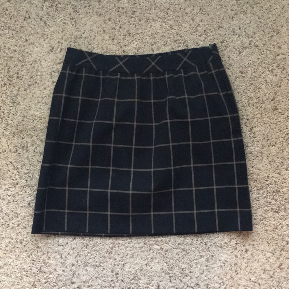 Black skirt with zip up side
